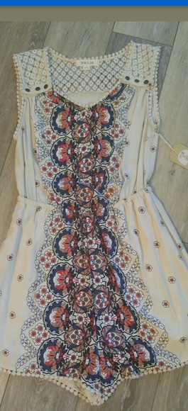 New Romper Small - Picture 1 of 1